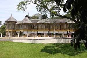 10_08_15 Kuala Kangsar Mosque, Sultan palai-14