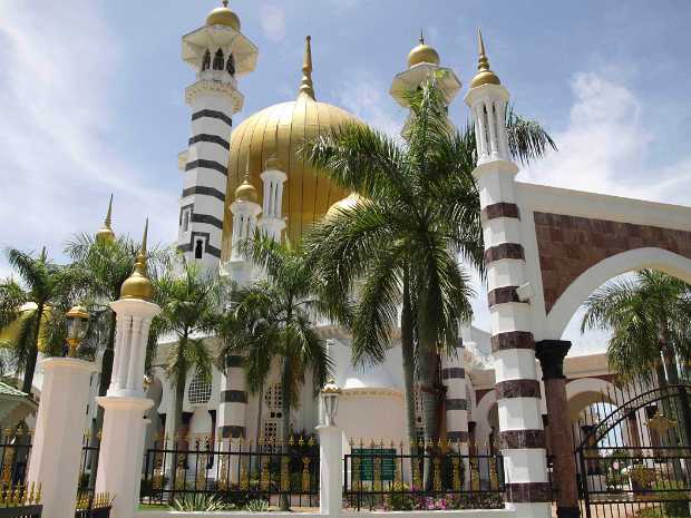 10_08_15 Kuala Kangsar Mosque, Sultan palai
