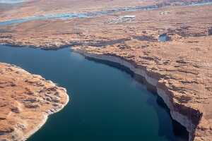 18_06_05 survol du lac powel00134