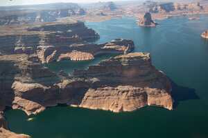 18_06_05 survol du lac powel00141