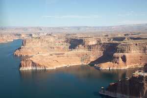 18_06_05 survol du lac powel00142