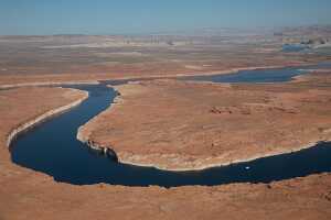 18_06_05 survol du lac powel00144