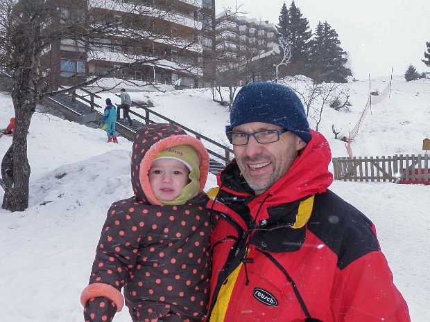 2009_12_28 jouer dans la neige